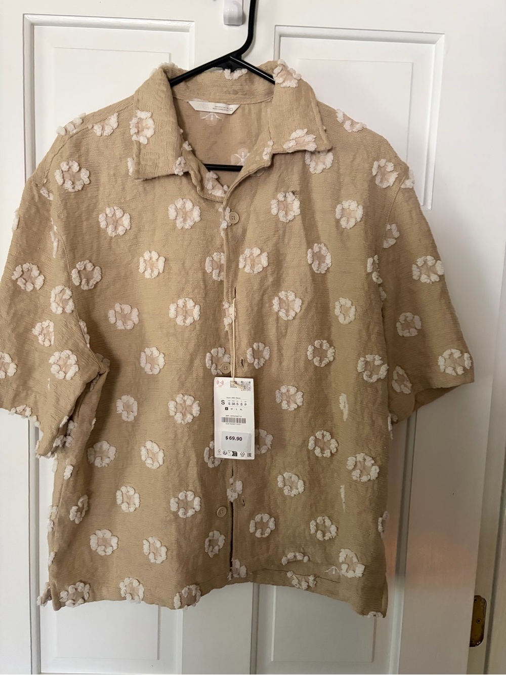 Zara Beige Short-Sleeve Button-Down Shirt with White Floral Dots
